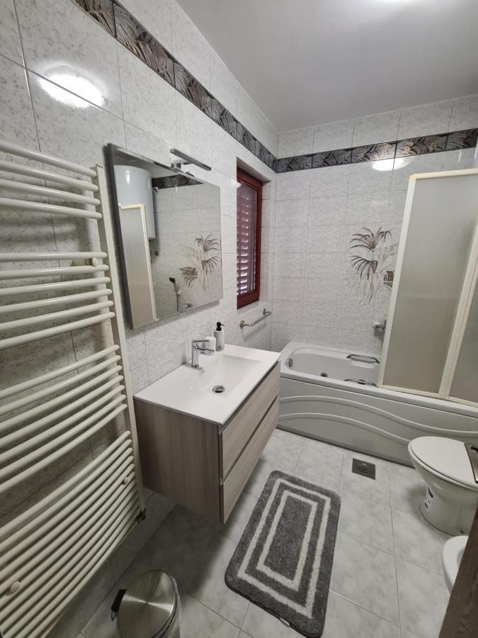 Helena Apartment Pula Exterior photo